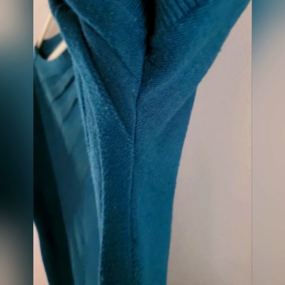 Sweatshirt by Guess - Picture 5 of 9